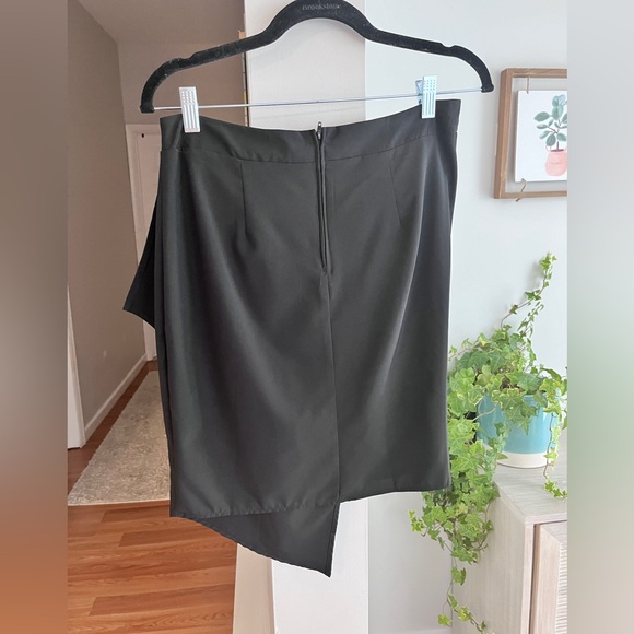 ROSSMORE Black Asymmetrical High Waist Mini Skirt - Picture 3 of 4